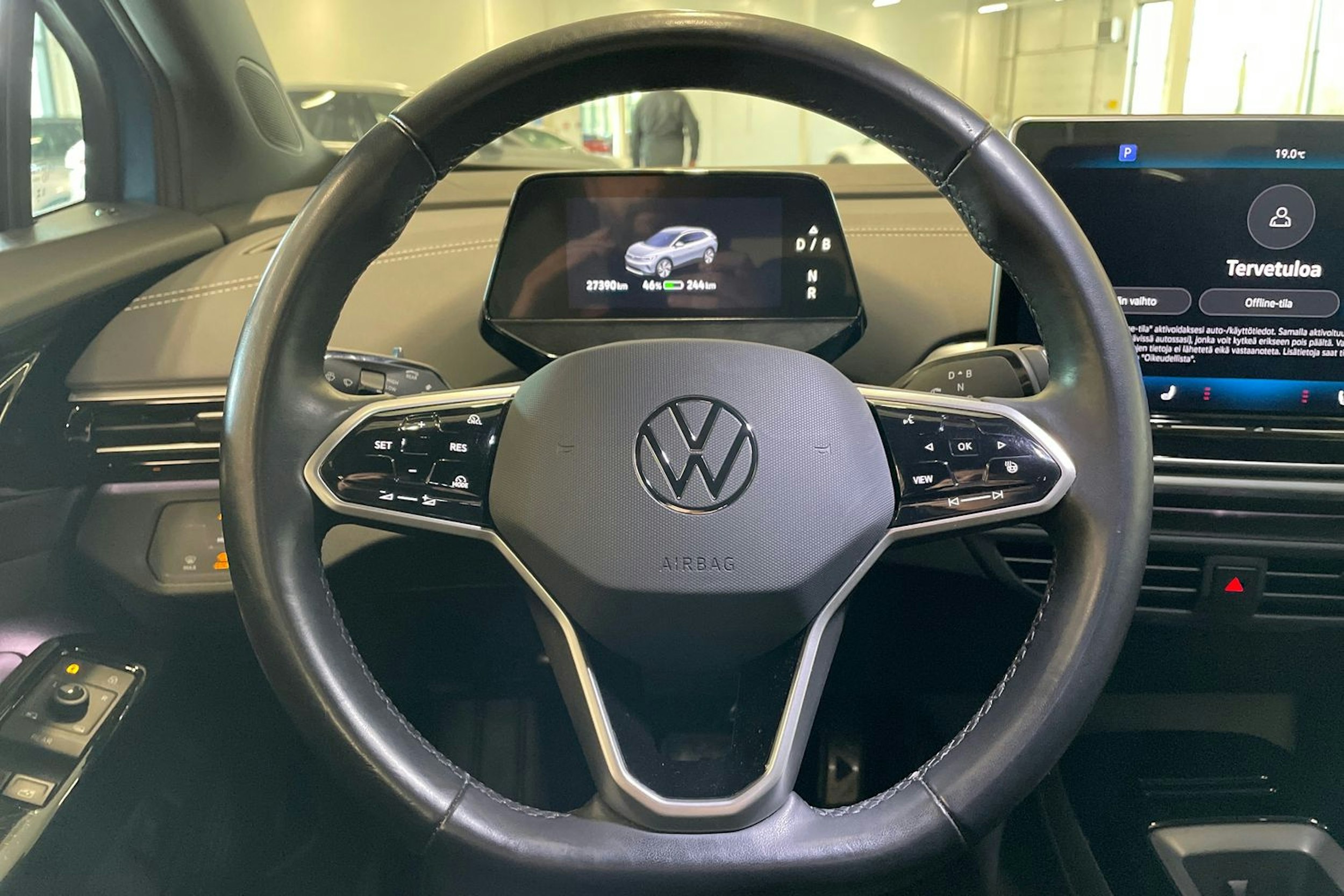 sininen Volkswagen ID.4 2023 kuva 13.