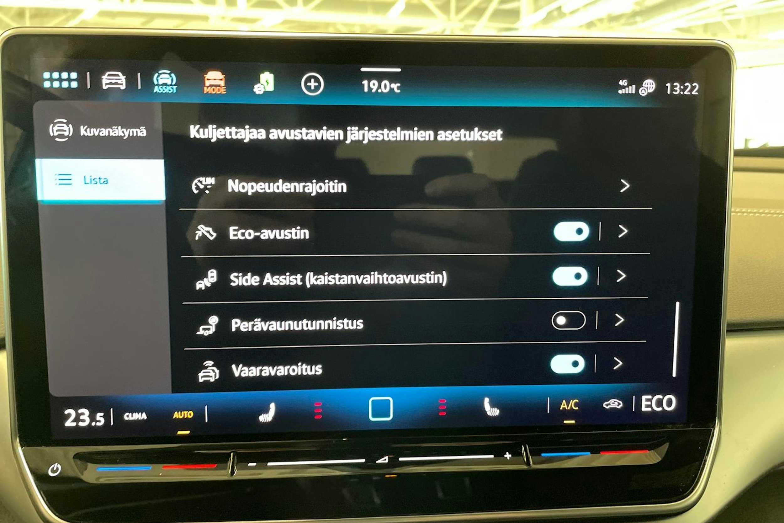 sininen Volkswagen ID.4 2023 kuva 26.