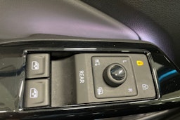 sininen Volkswagen ID.4 2023 kuva 36.