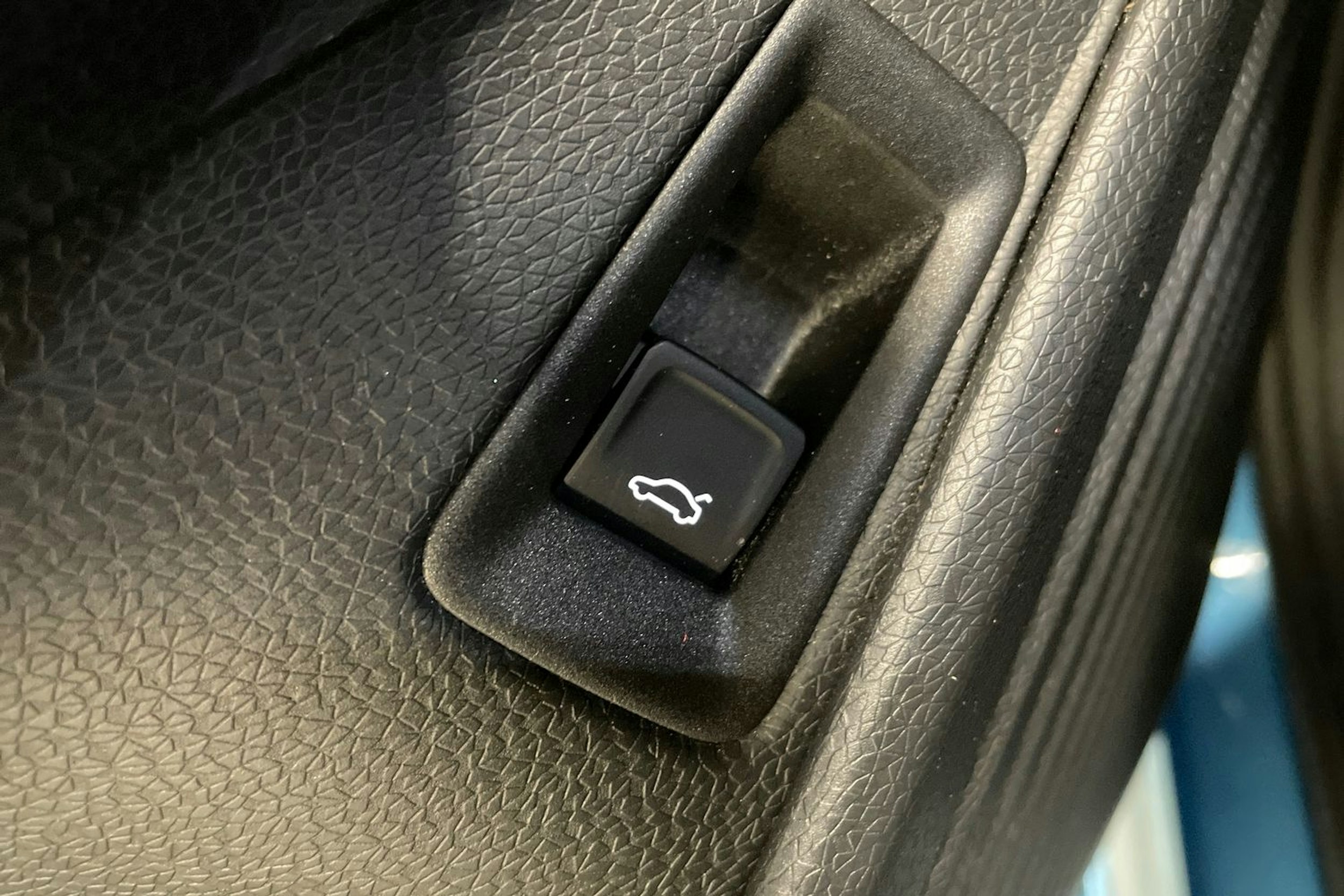 sininen Volkswagen ID.4 2023 kuva 38.