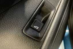 sininen Volkswagen ID.4 2023 kuva 38.