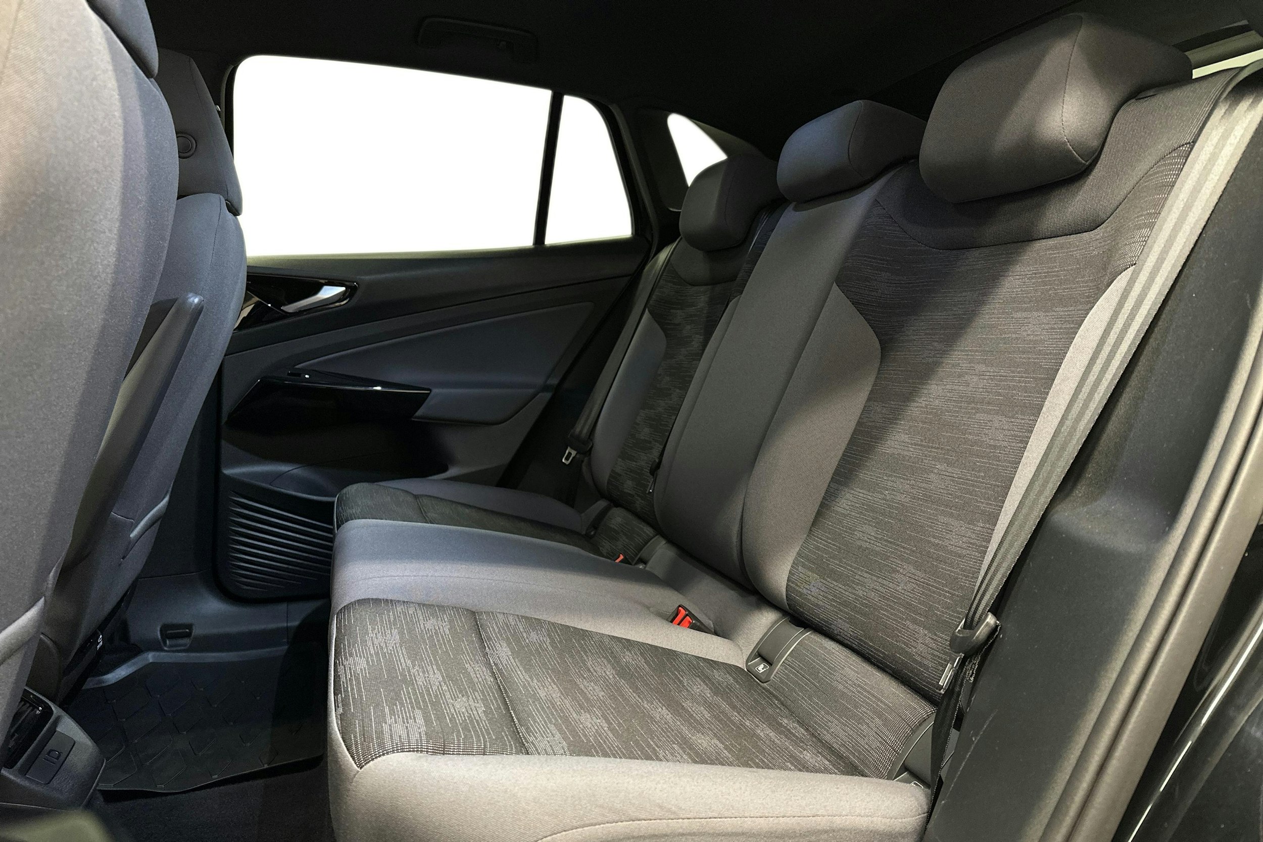 musta Volkswagen ID.4 2023 kuva 8.