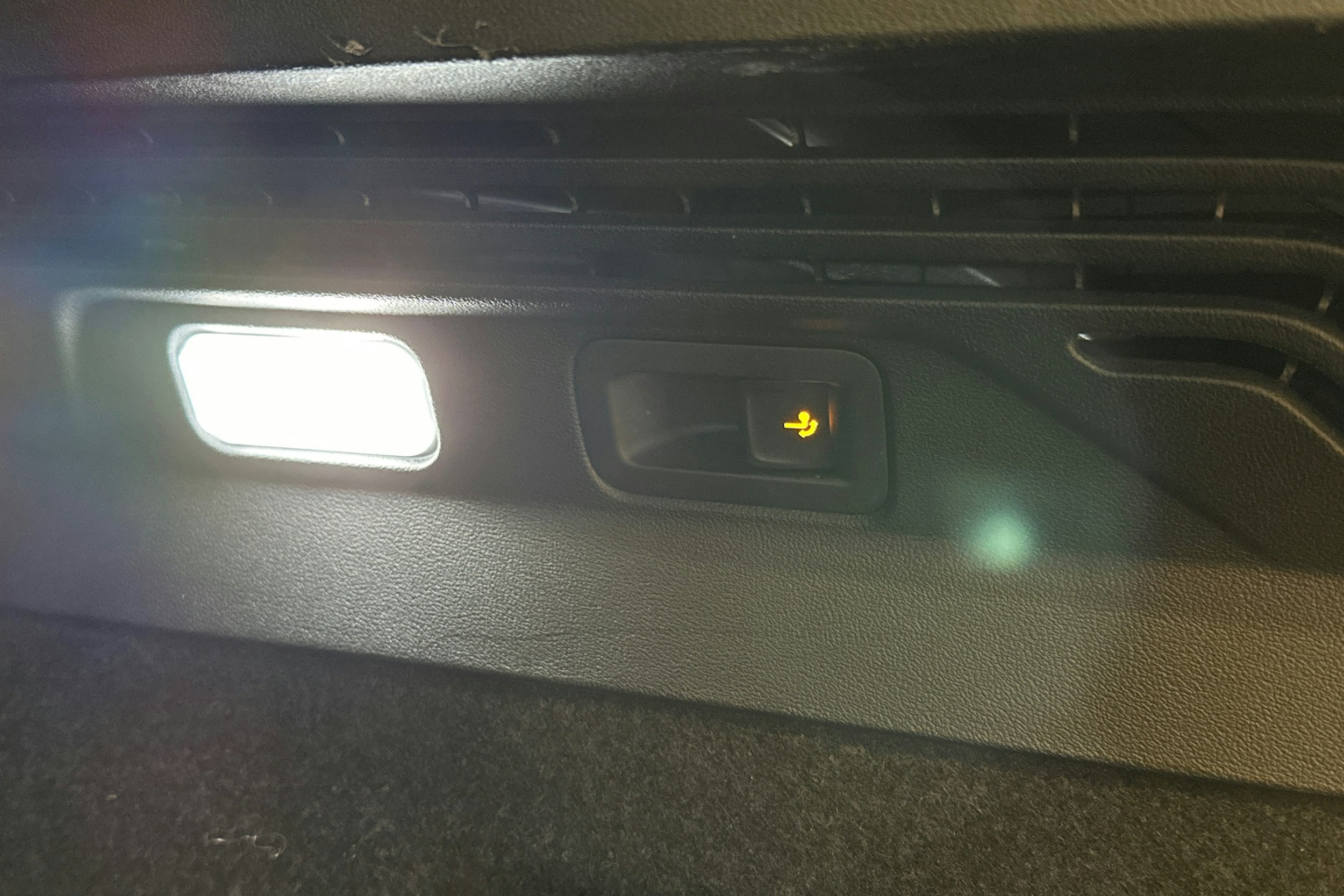 musta Volkswagen ID.4 2023 kuva 12.