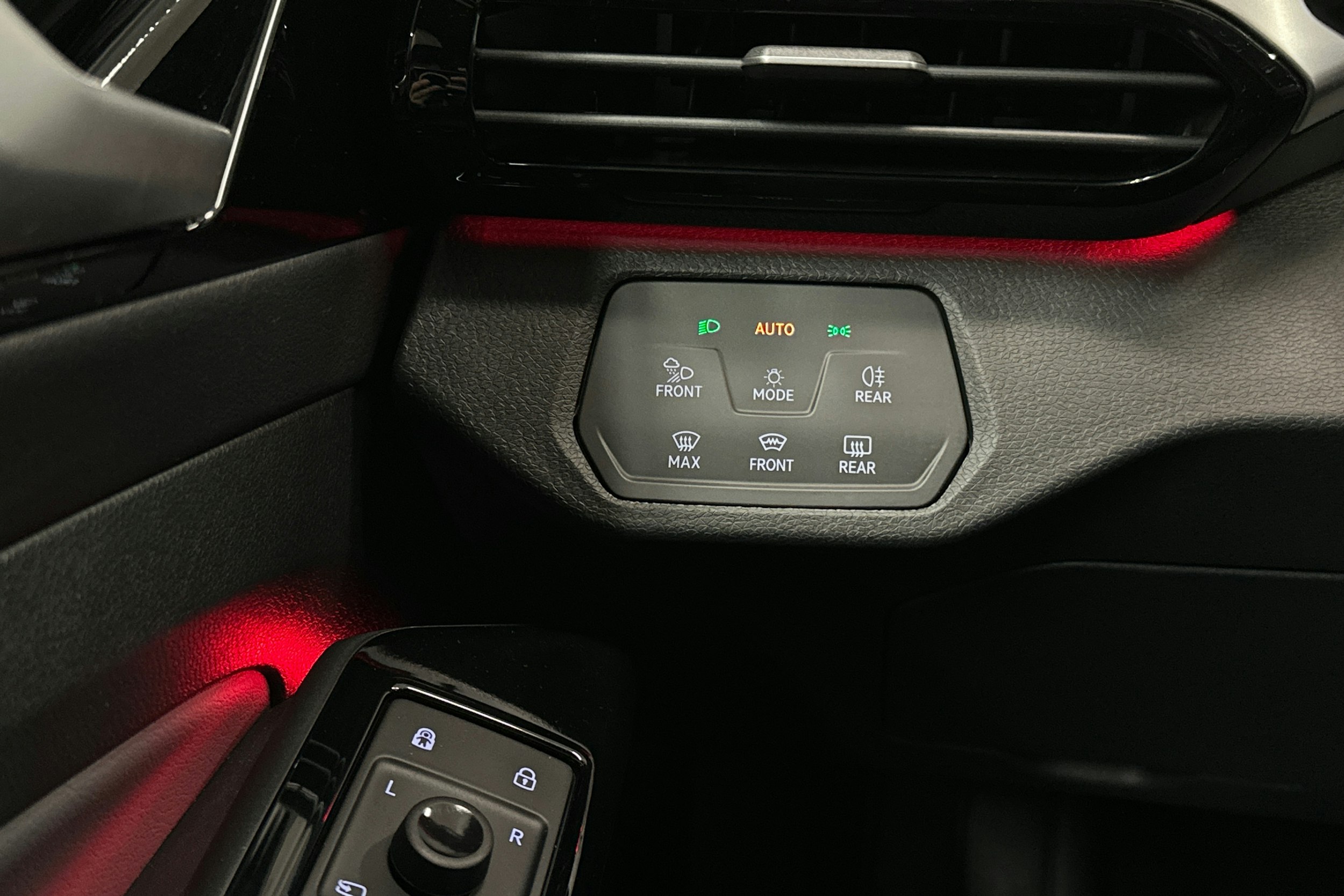 musta Volkswagen ID.4 2023 kuva 18.