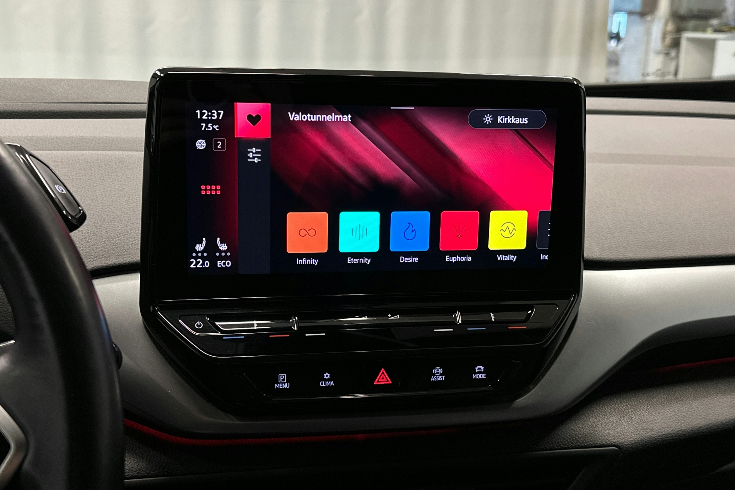 musta Volkswagen ID.4 2023 kuva 26.