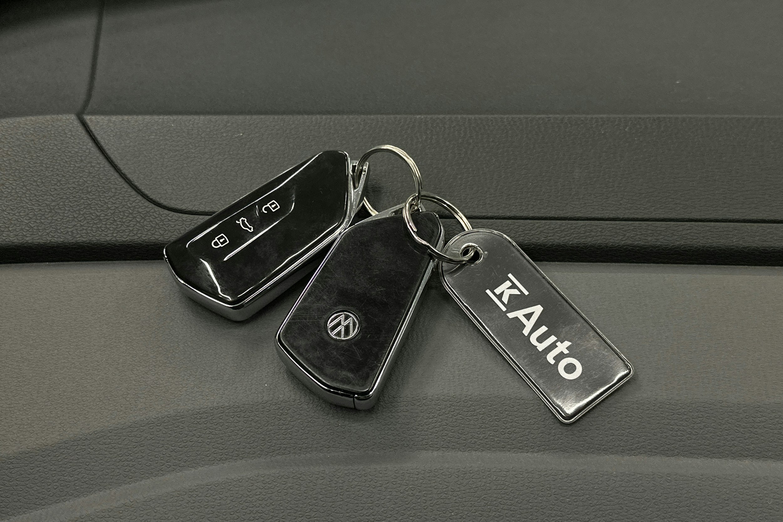 musta Volkswagen ID.4 2023 kuva 28.