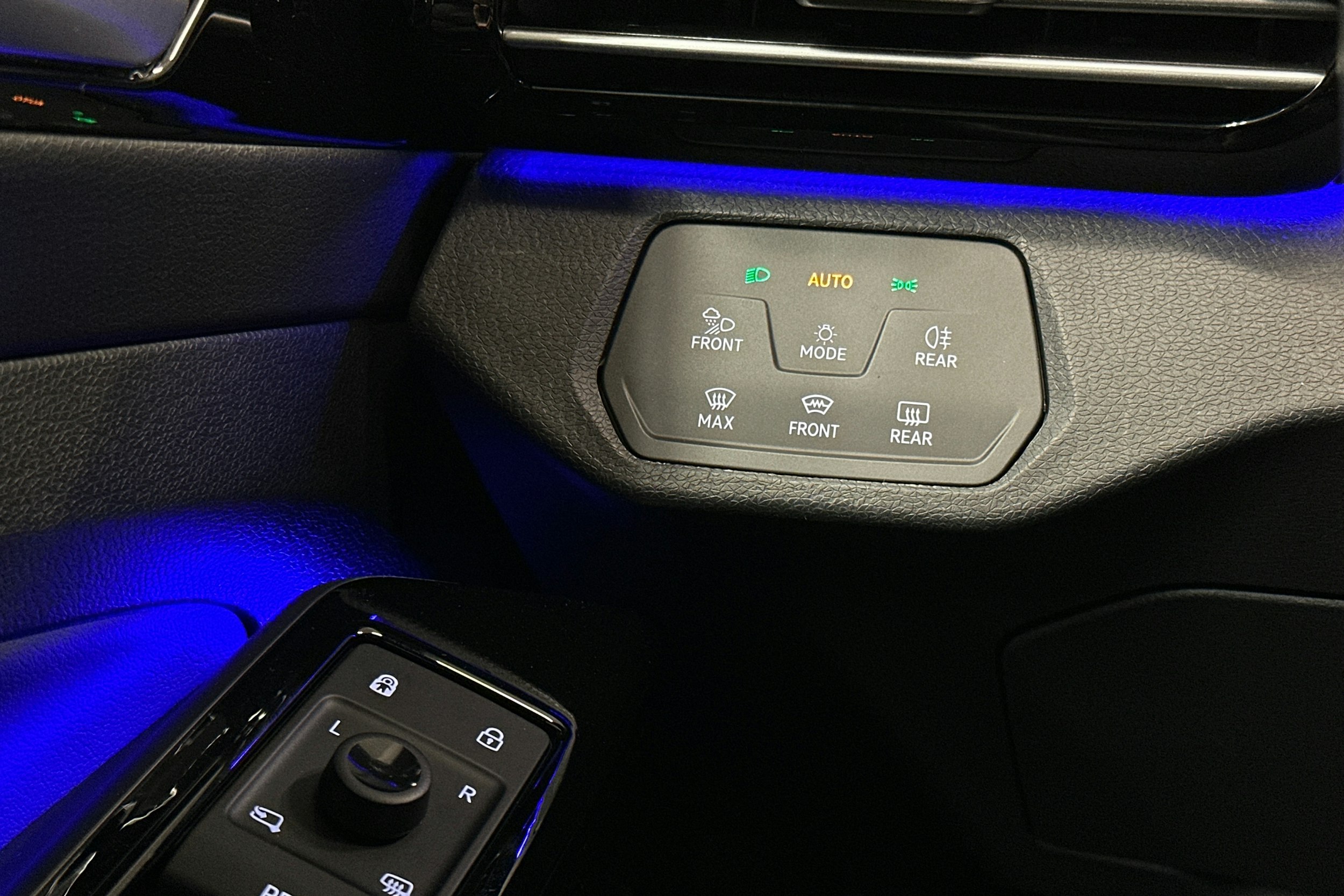 musta Volkswagen ID.4 2023 kuva 20.