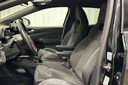 musta Volkswagen ID.4 2023 kuva 16.