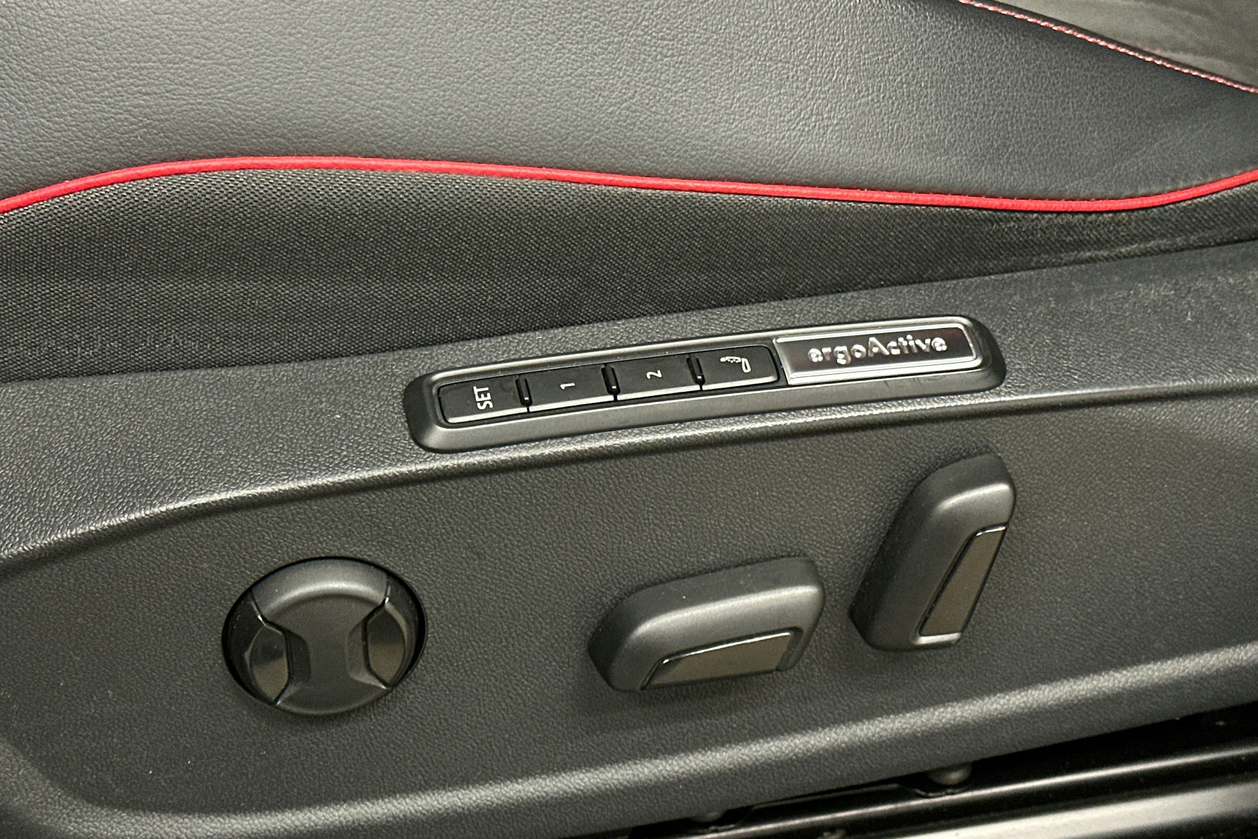 musta Volkswagen ID.4 2023 kuva 18.