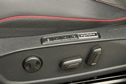 musta Volkswagen ID.4 2023 kuva 18.