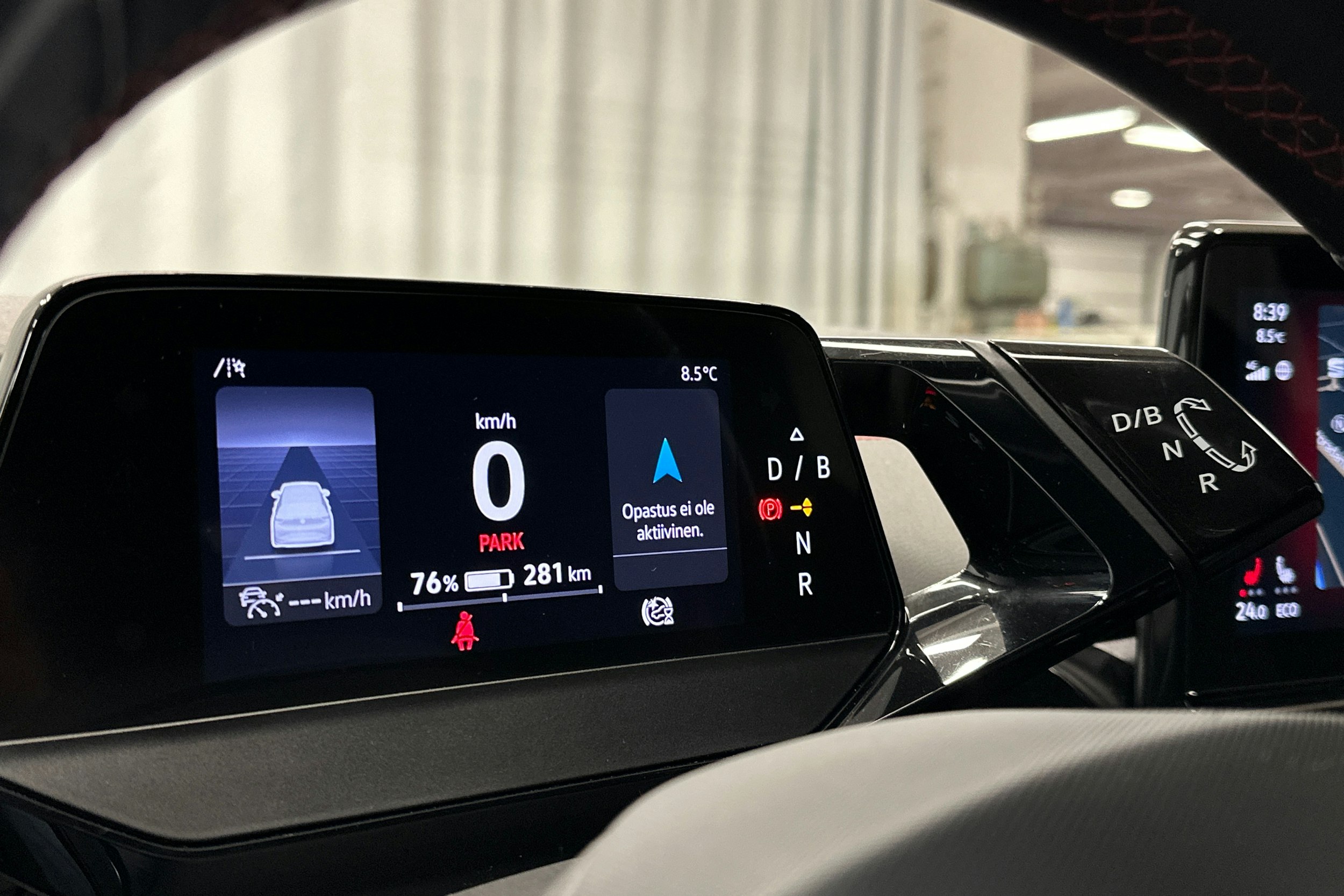 musta Volkswagen ID.4 2023 kuva 21.