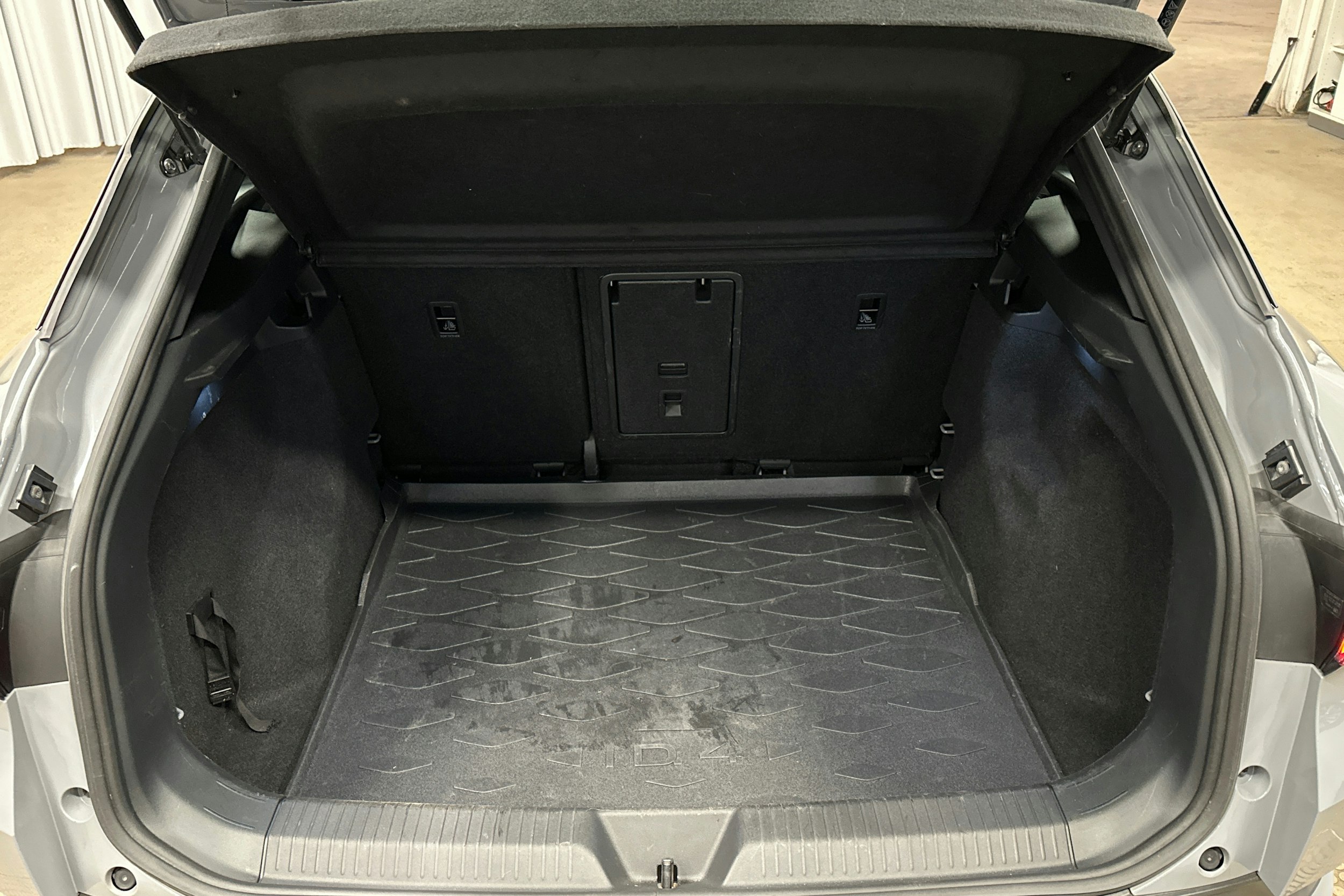 harmaa Volkswagen ID.4 2023 kuva 14.