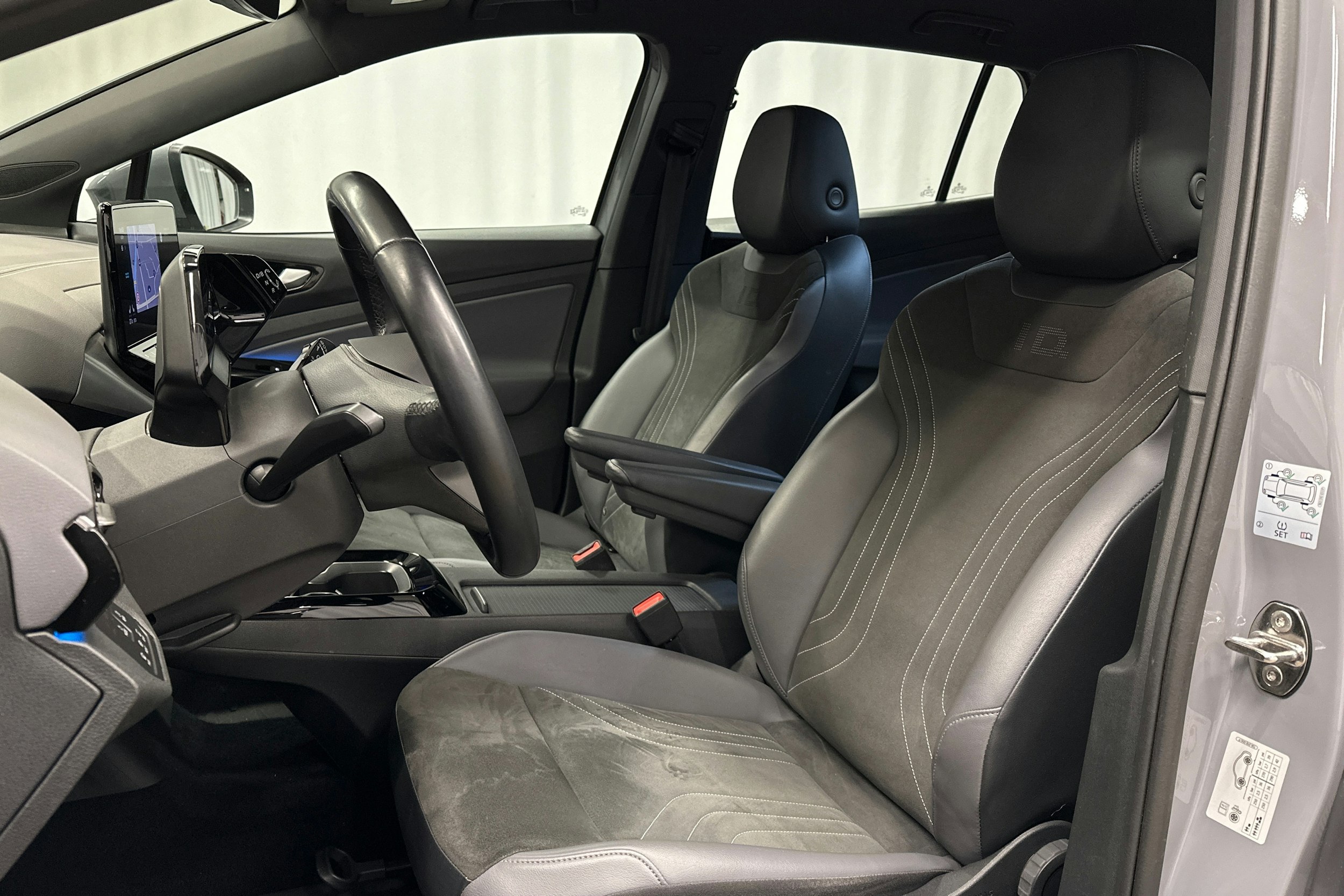 harmaa Volkswagen ID.4 2023 kuva 16.