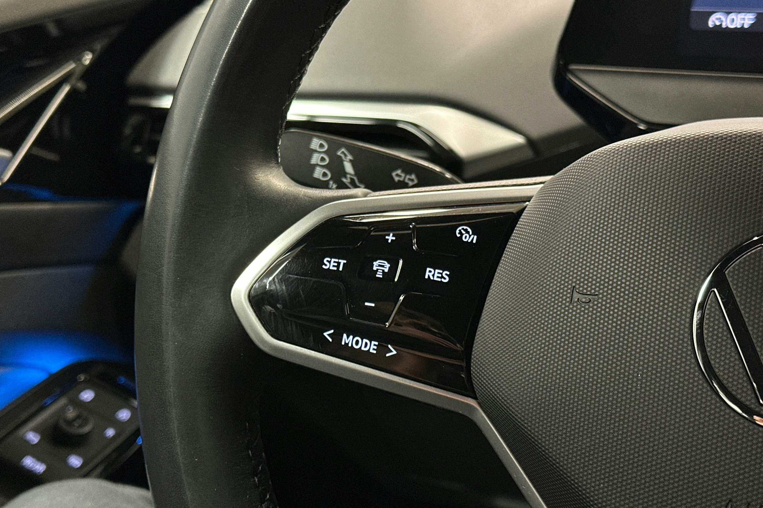 harmaa Volkswagen ID.4 2023 kuva 18.