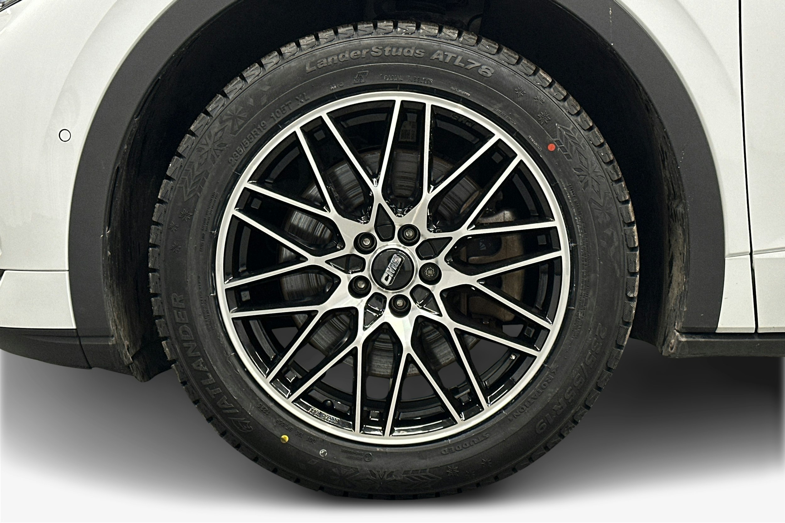 valkoinen Volkswagen ID.4 2023 kuva 11.