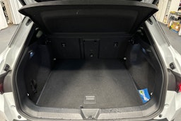 valkoinen Volkswagen ID.4 2023 kuva 14.