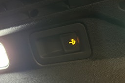 valkoinen Volkswagen ID.4 2023 kuva 16.