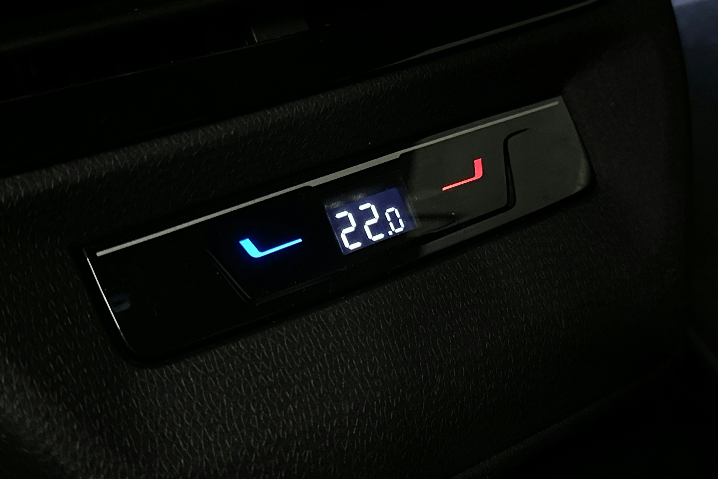 valkoinen Volkswagen ID.4 2023 kuva 17.