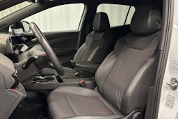 valkoinen Volkswagen ID.4 2023 kuva 18.