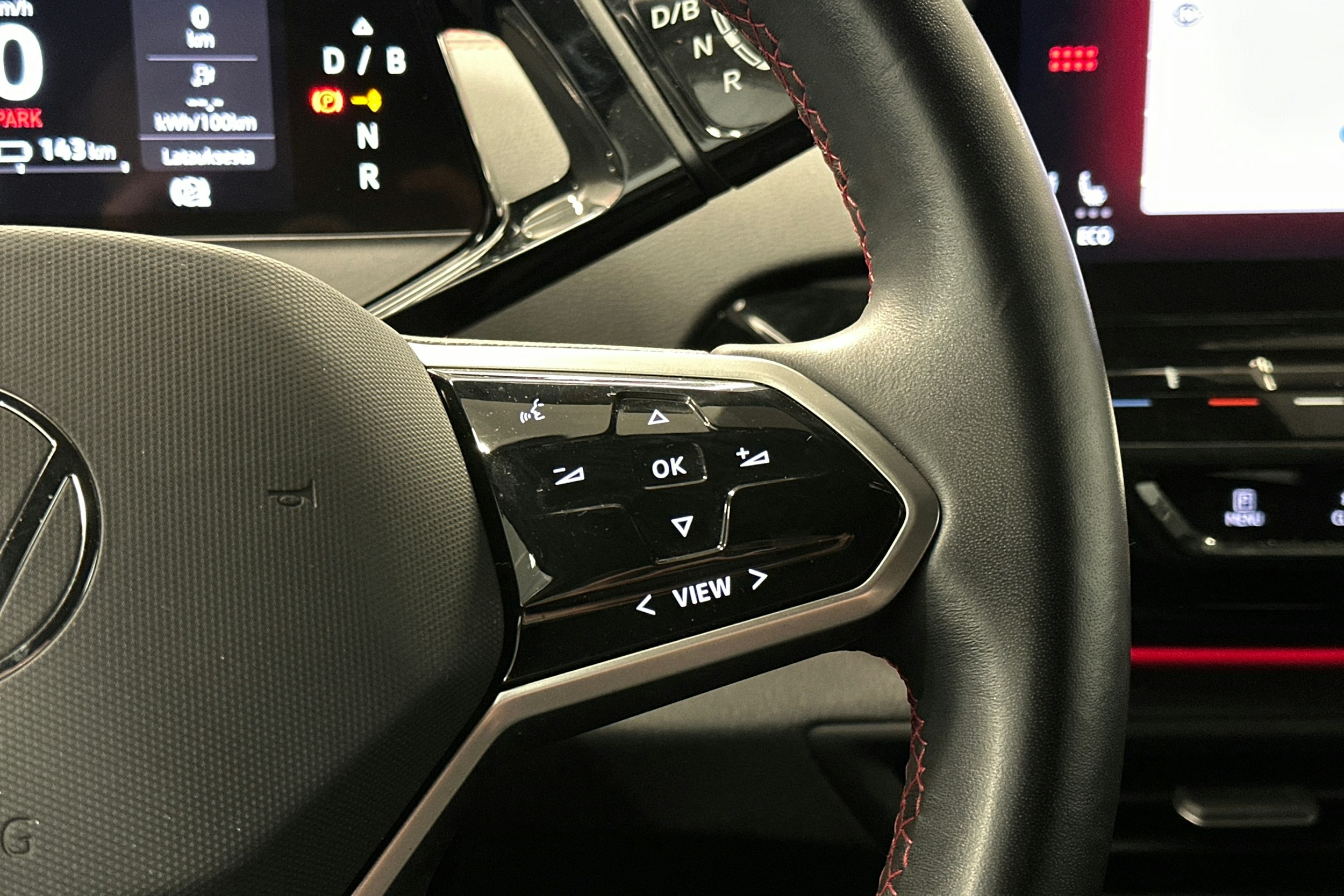 valkoinen Volkswagen ID.4 2023 kuva 21.