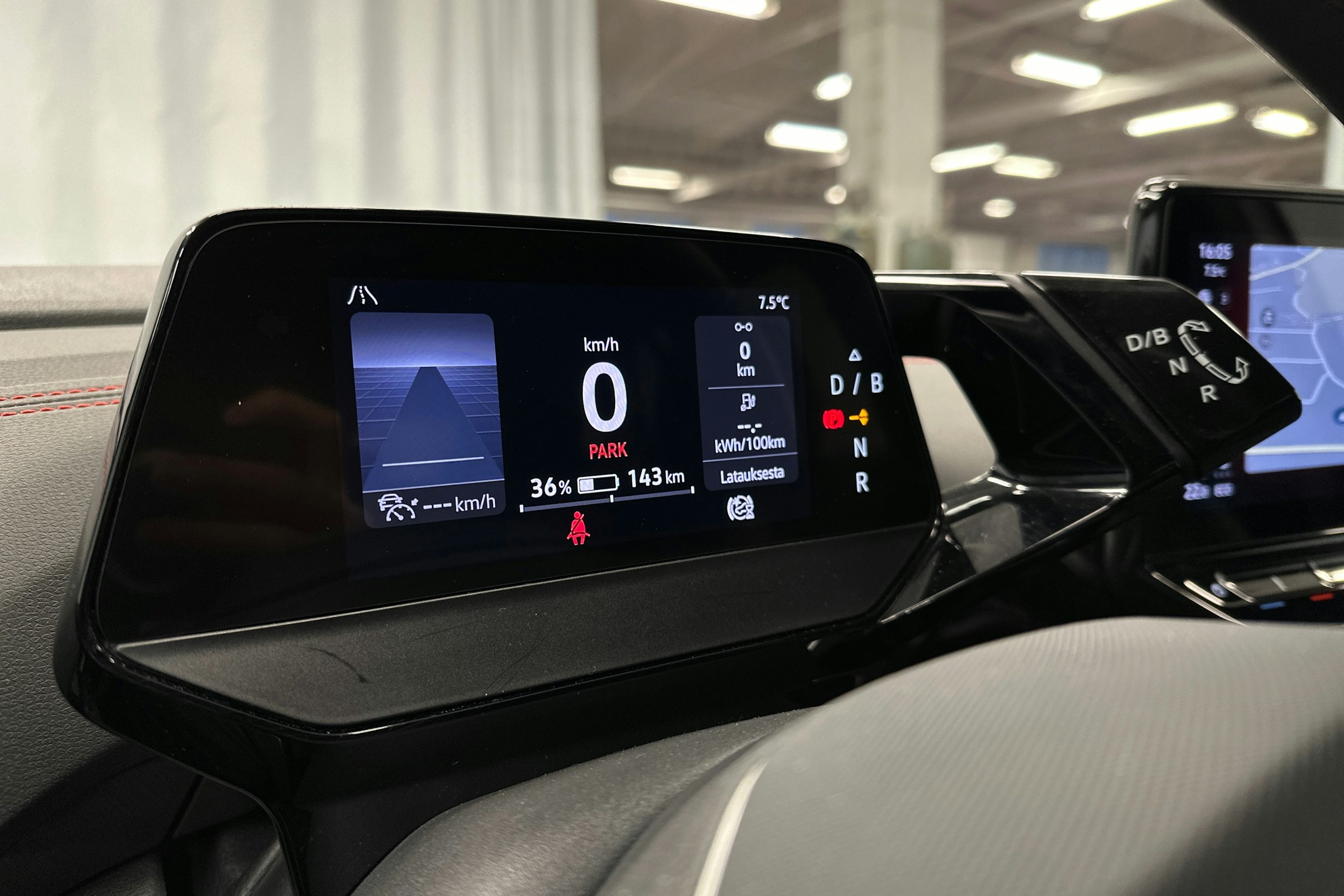 valkoinen Volkswagen ID.4 2023 kuva 22.