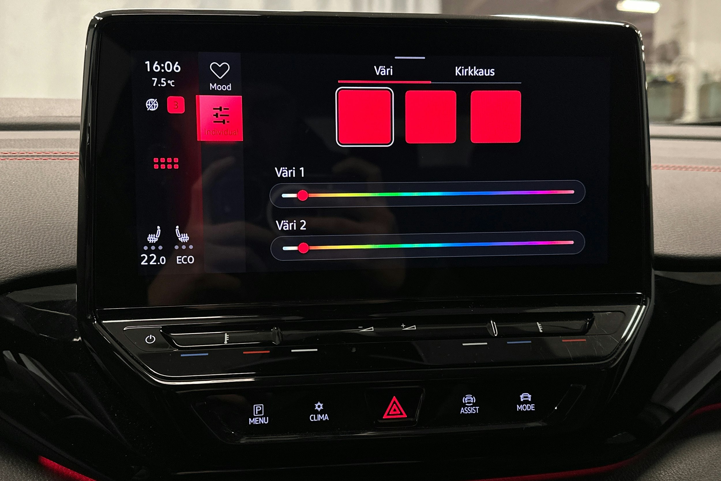 valkoinen Volkswagen ID.4 2023 kuva 25.