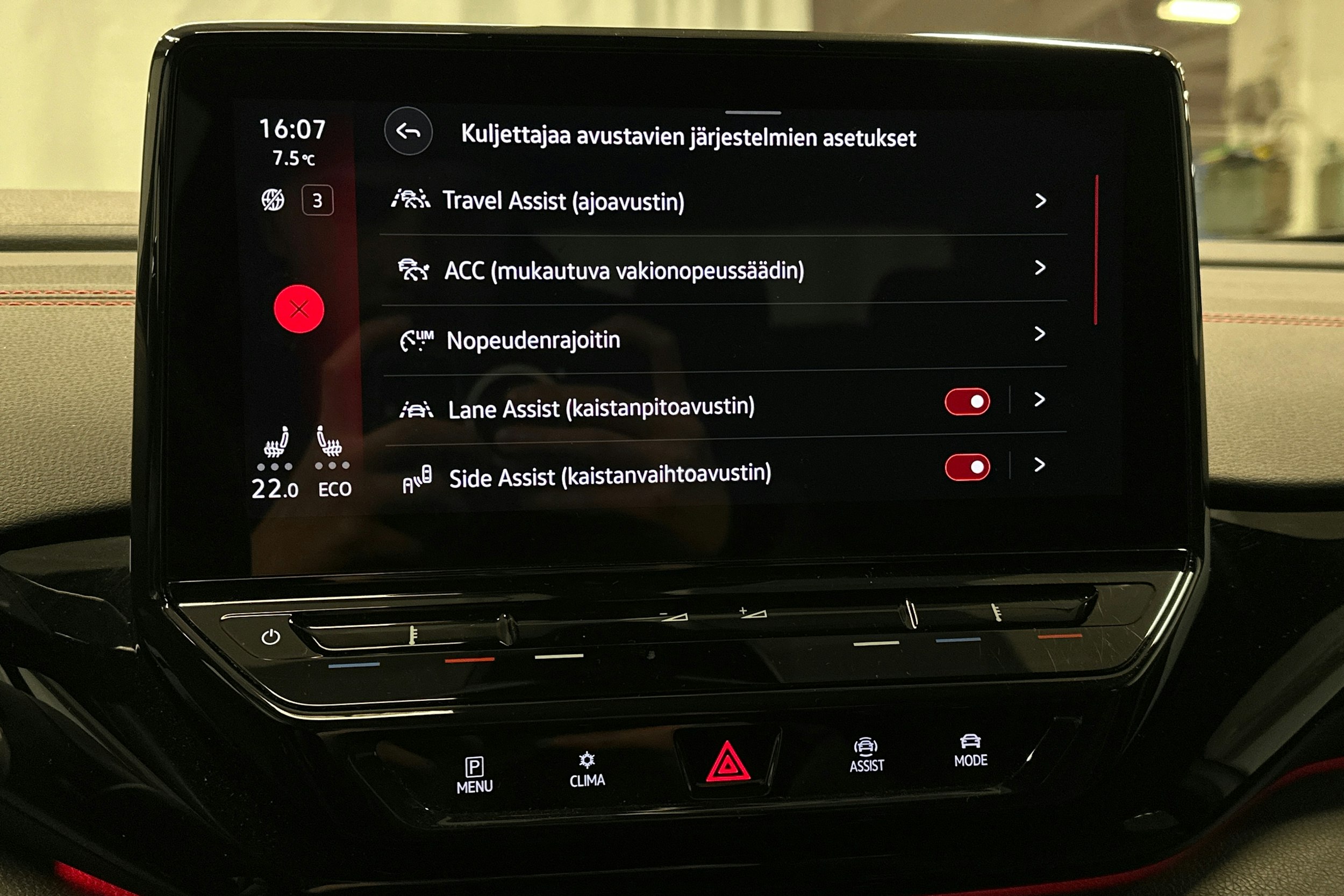 valkoinen Volkswagen ID.4 2023 kuva 27.