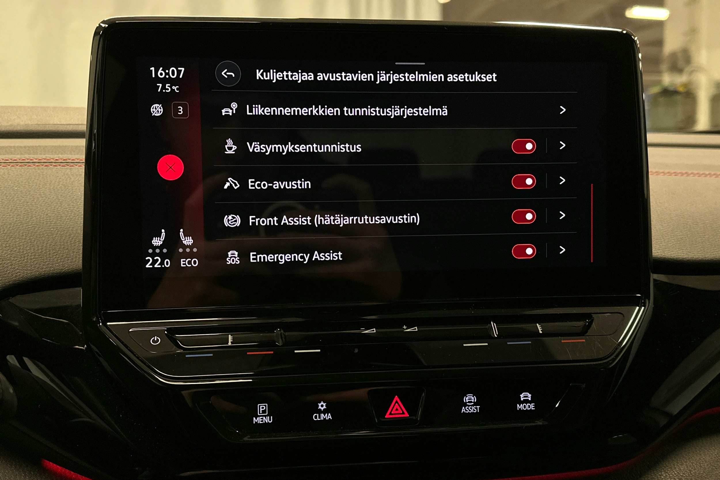 valkoinen Volkswagen ID.4 2023 kuva 28.