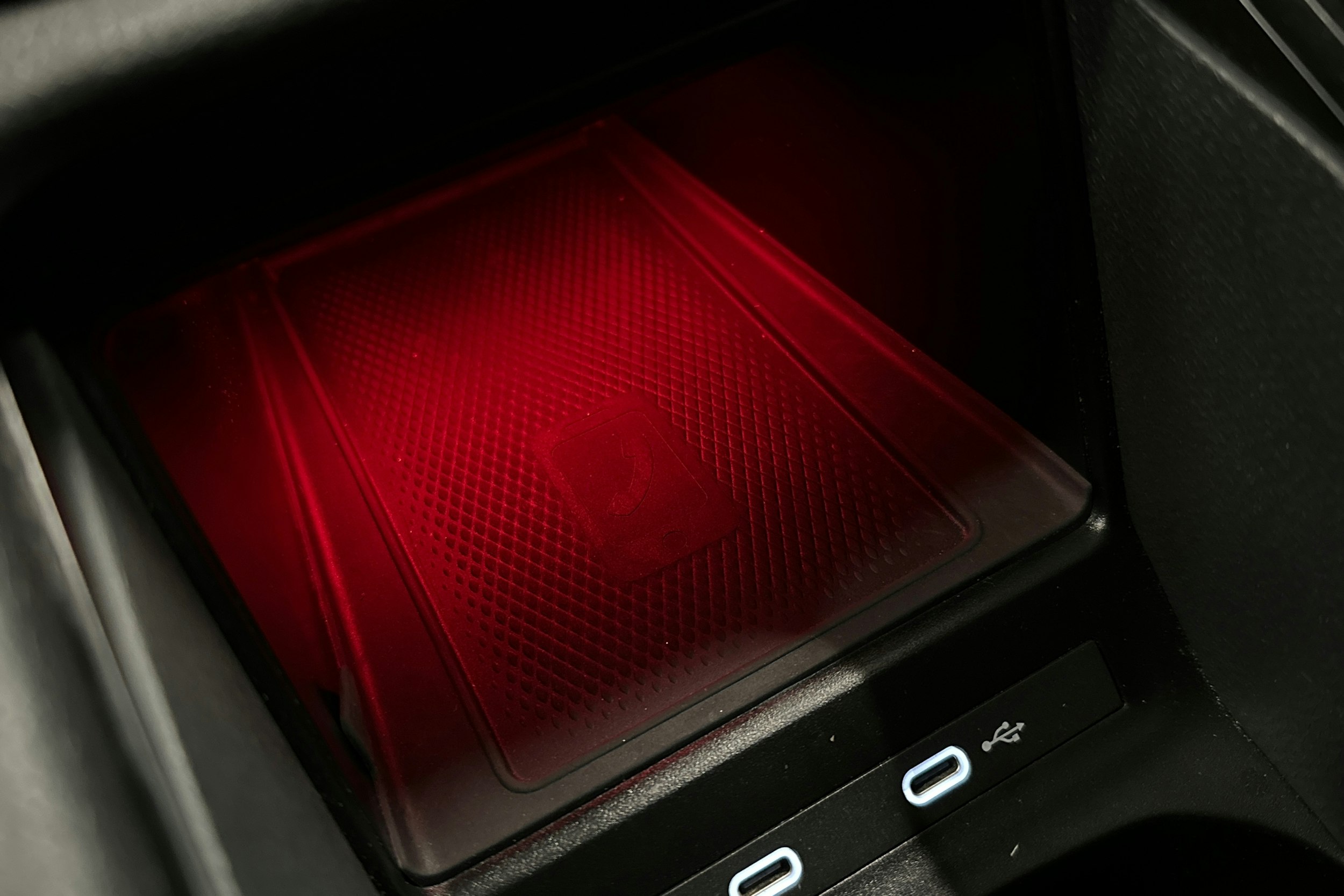 valkoinen Volkswagen ID.4 2023 kuva 30.