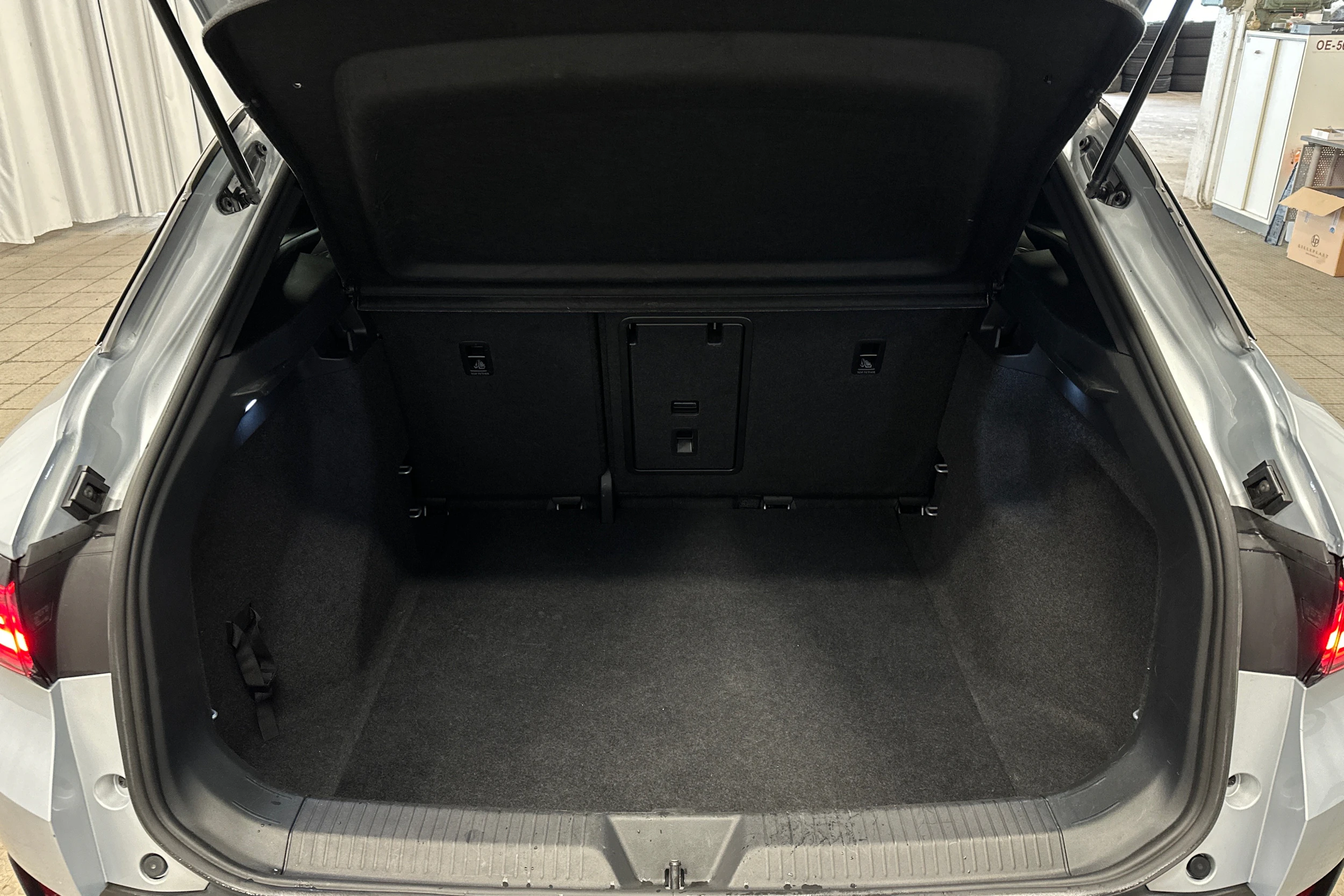 hopea Volkswagen ID.4 2023 kuva 11.