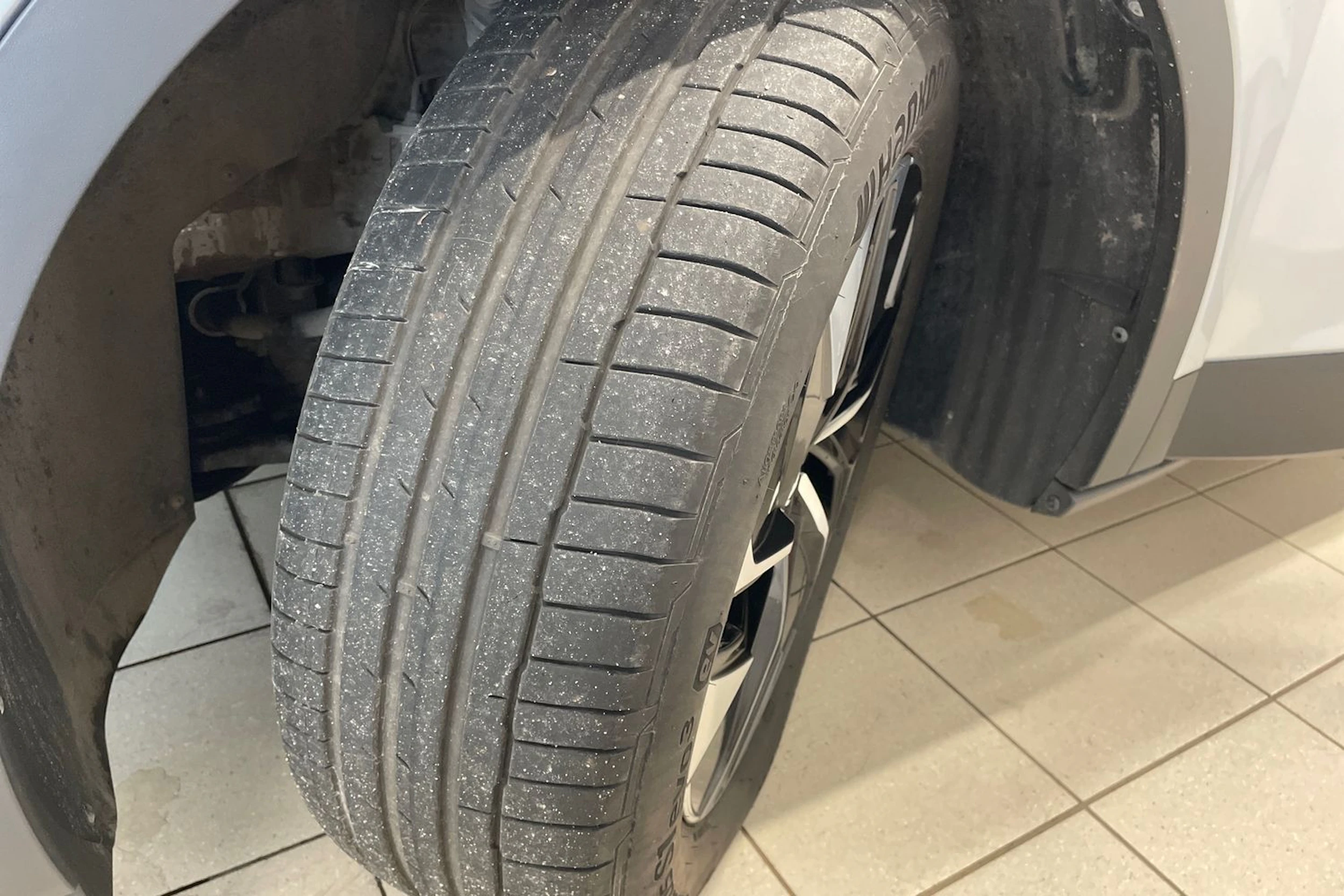 harmaa Volkswagen ID.4 2023 kuva 10.