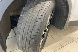 harmaa Volkswagen ID.4 2023 kuva 10.