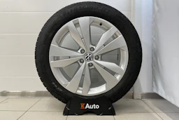 harmaa Volkswagen ID.4 2023 kuva 21.