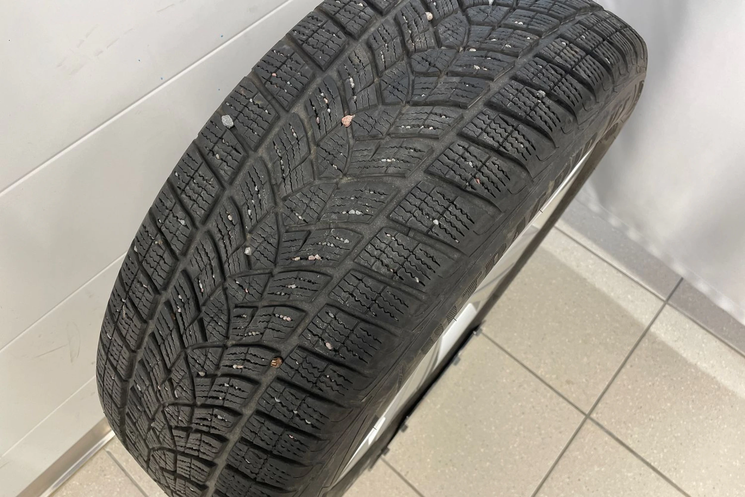 harmaa Volkswagen ID.4 2023 kuva 22.
