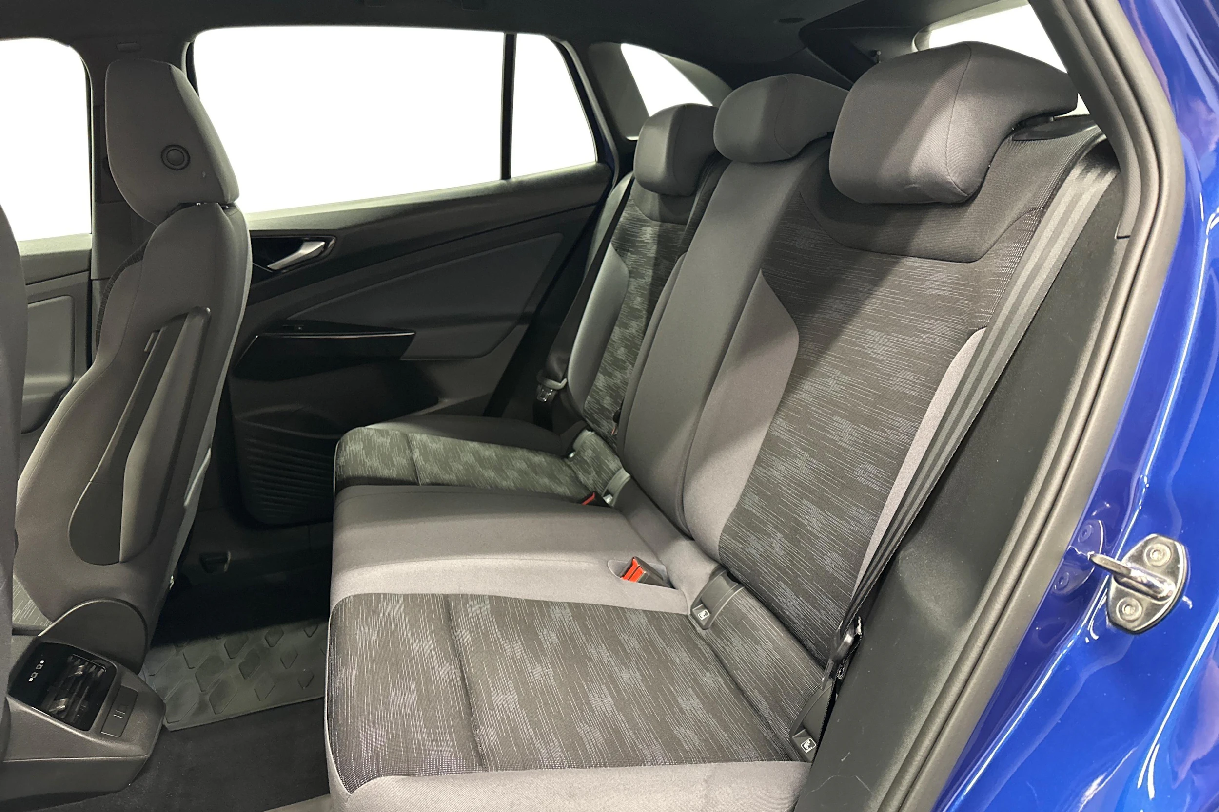 sininen Volkswagen ID.4 2023 kuva 8.