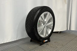 sininen Volkswagen ID.4 2023 kuva 10.