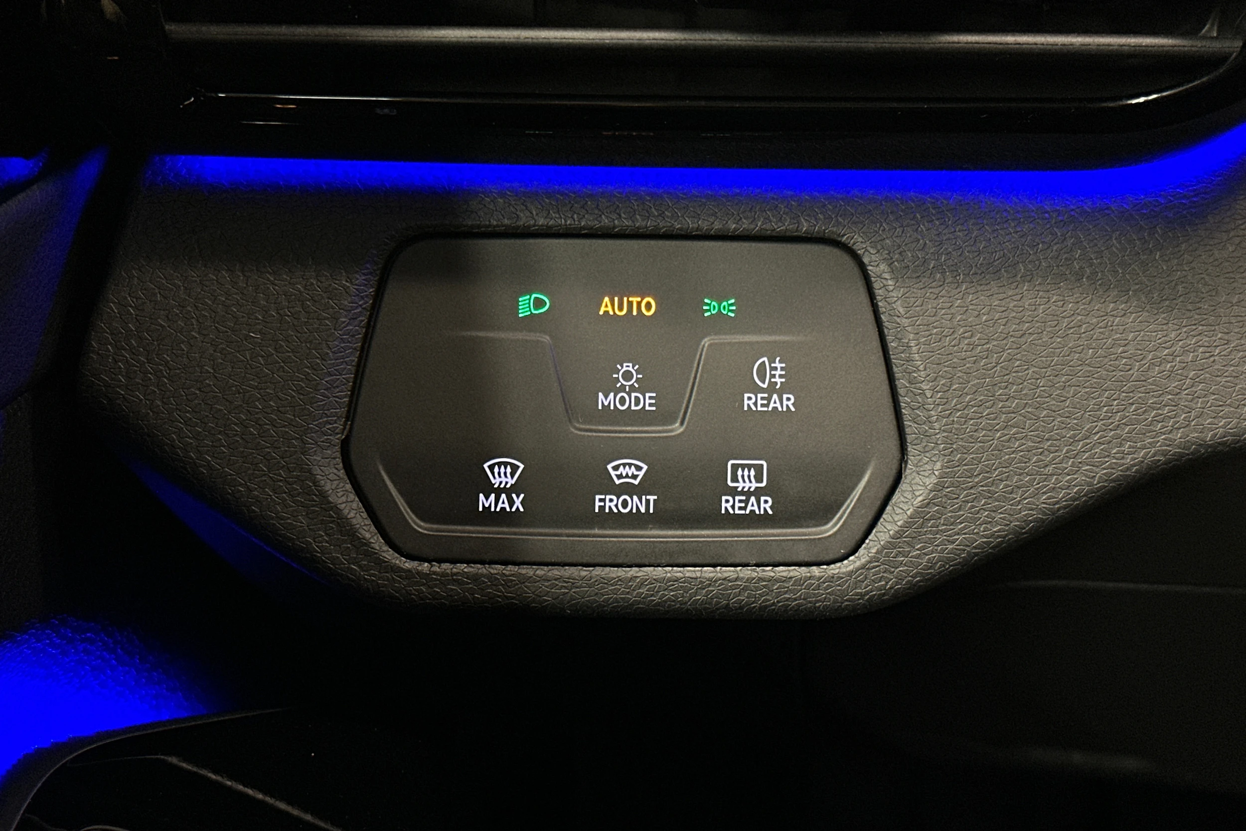 sininen Volkswagen ID.4 2023 kuva 14.