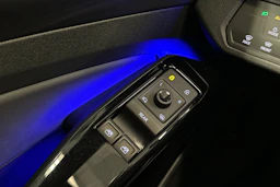 sininen Volkswagen ID.4 2023 kuva 15.