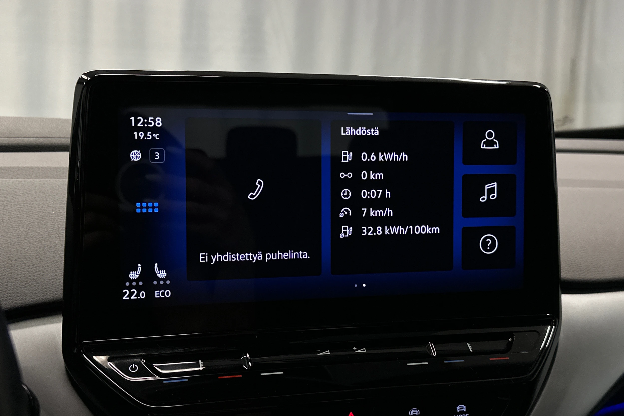 sininen Volkswagen ID.4 2023 kuva 17.