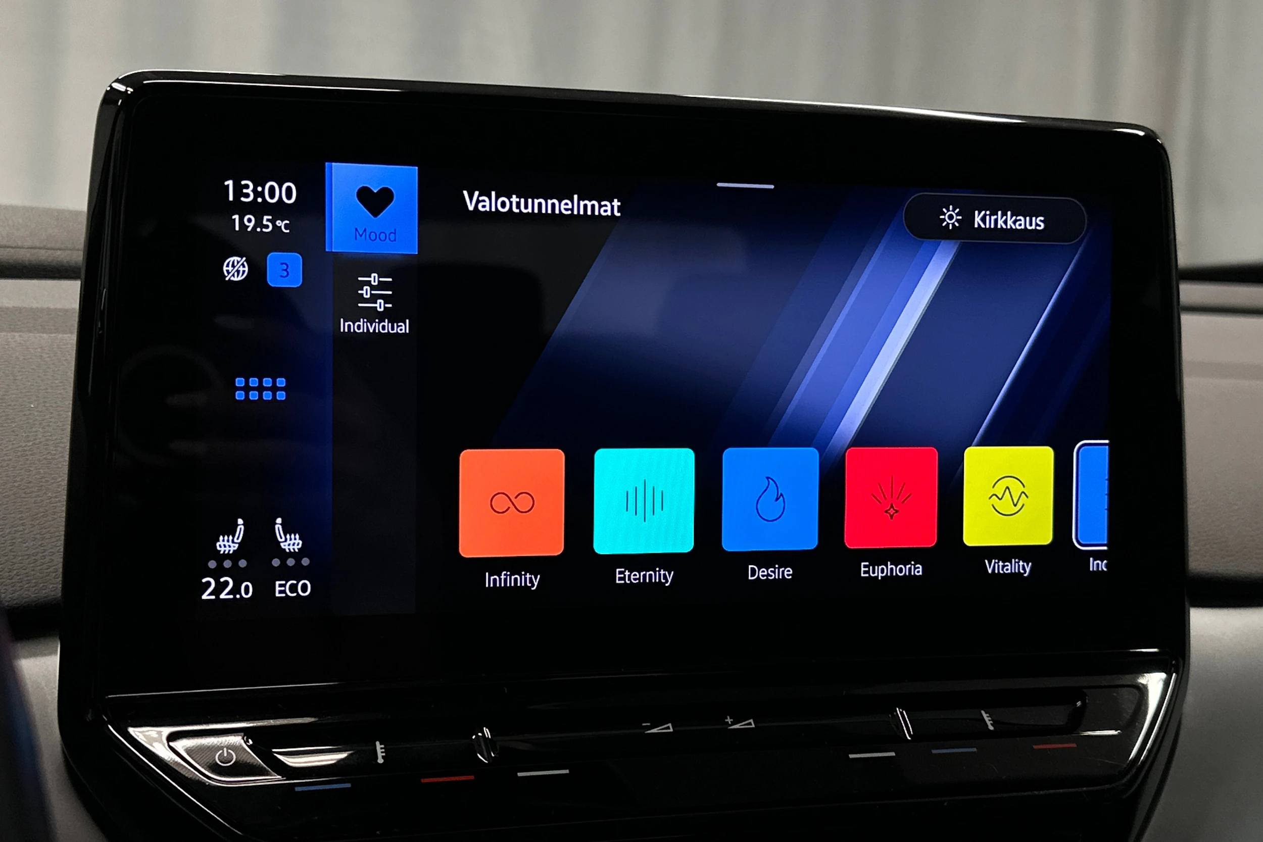 sininen Volkswagen ID.4 2023 kuva 26.