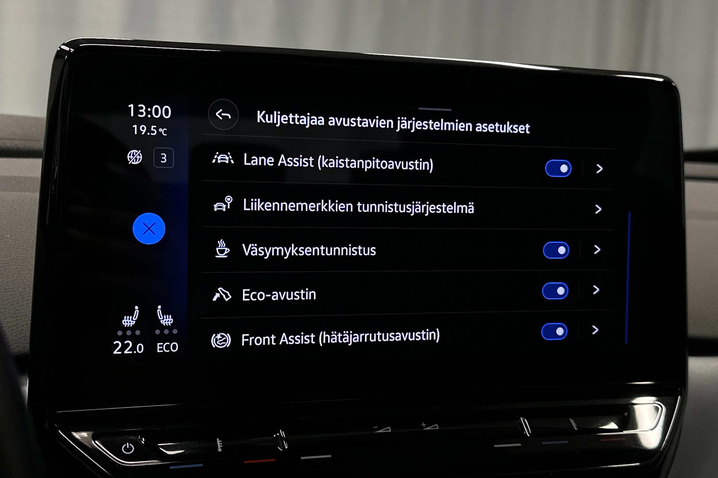 sininen Volkswagen ID.4 2023 kuva 29.