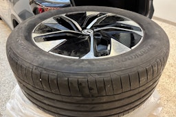 sininen Volkswagen ID.4 2023 kuva 11.