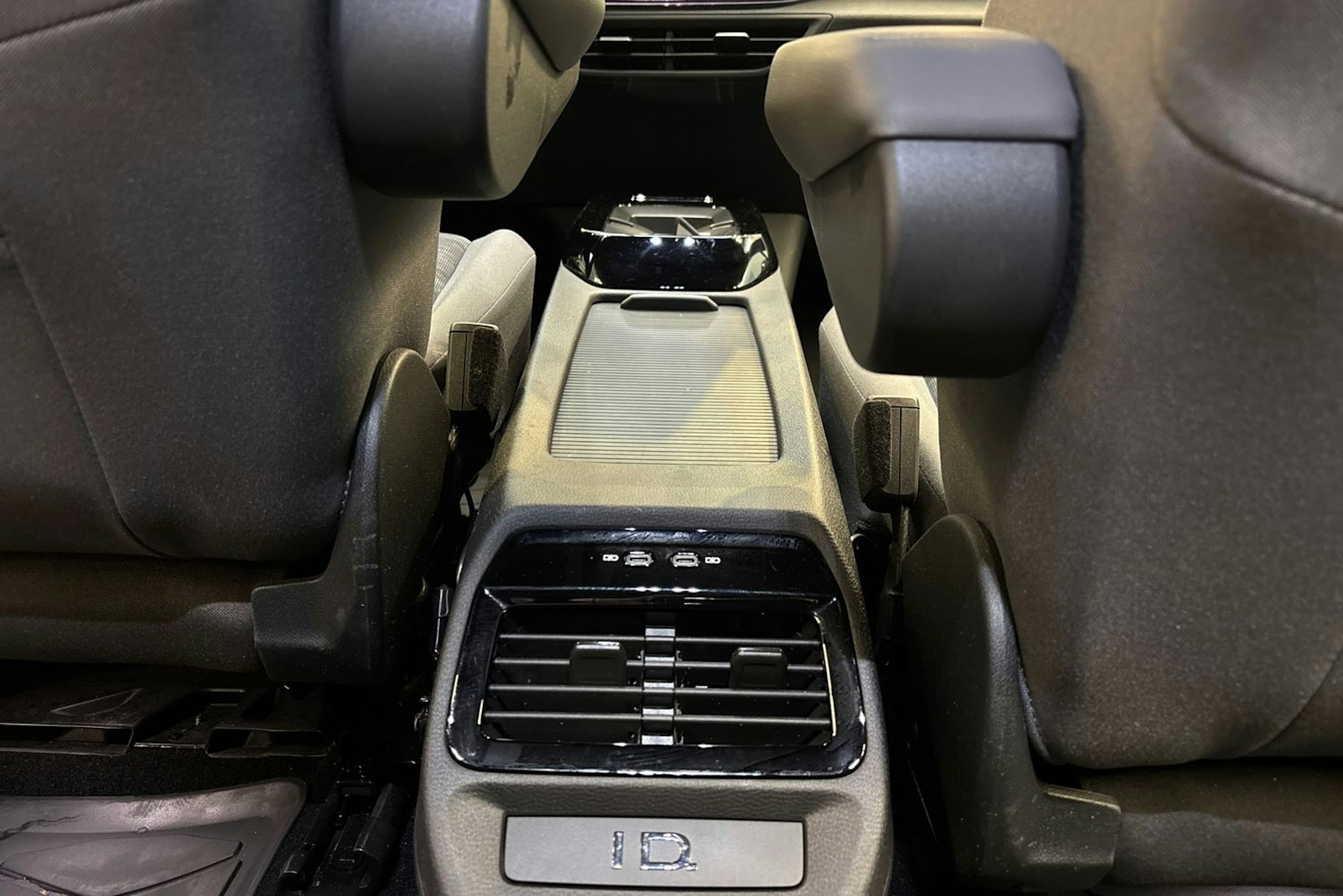 sininen Volkswagen ID.4 2023 kuva 13.