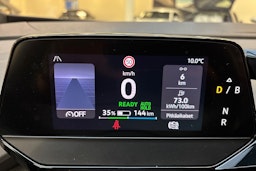 sininen Volkswagen ID.4 2023 kuva 16.