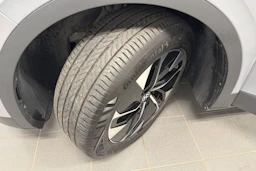 harmaa Volkswagen ID.4 2023 kuva 10.