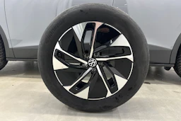 harmaa Volkswagen ID.4 2023 kuva 10.