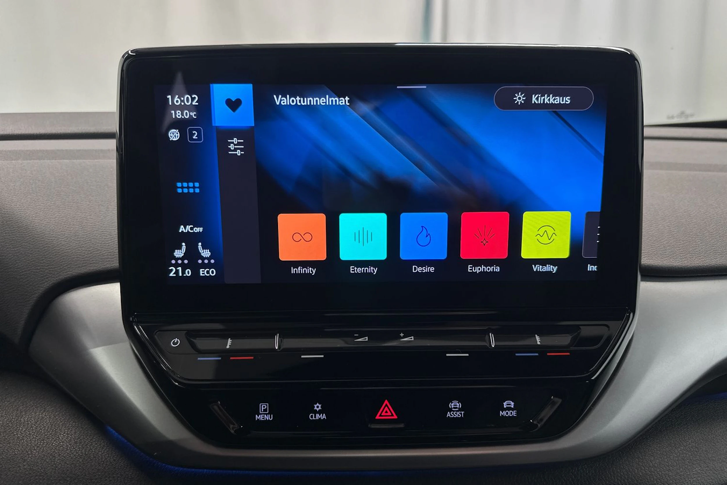 harmaa Volkswagen ID.4 2023 kuva 26.