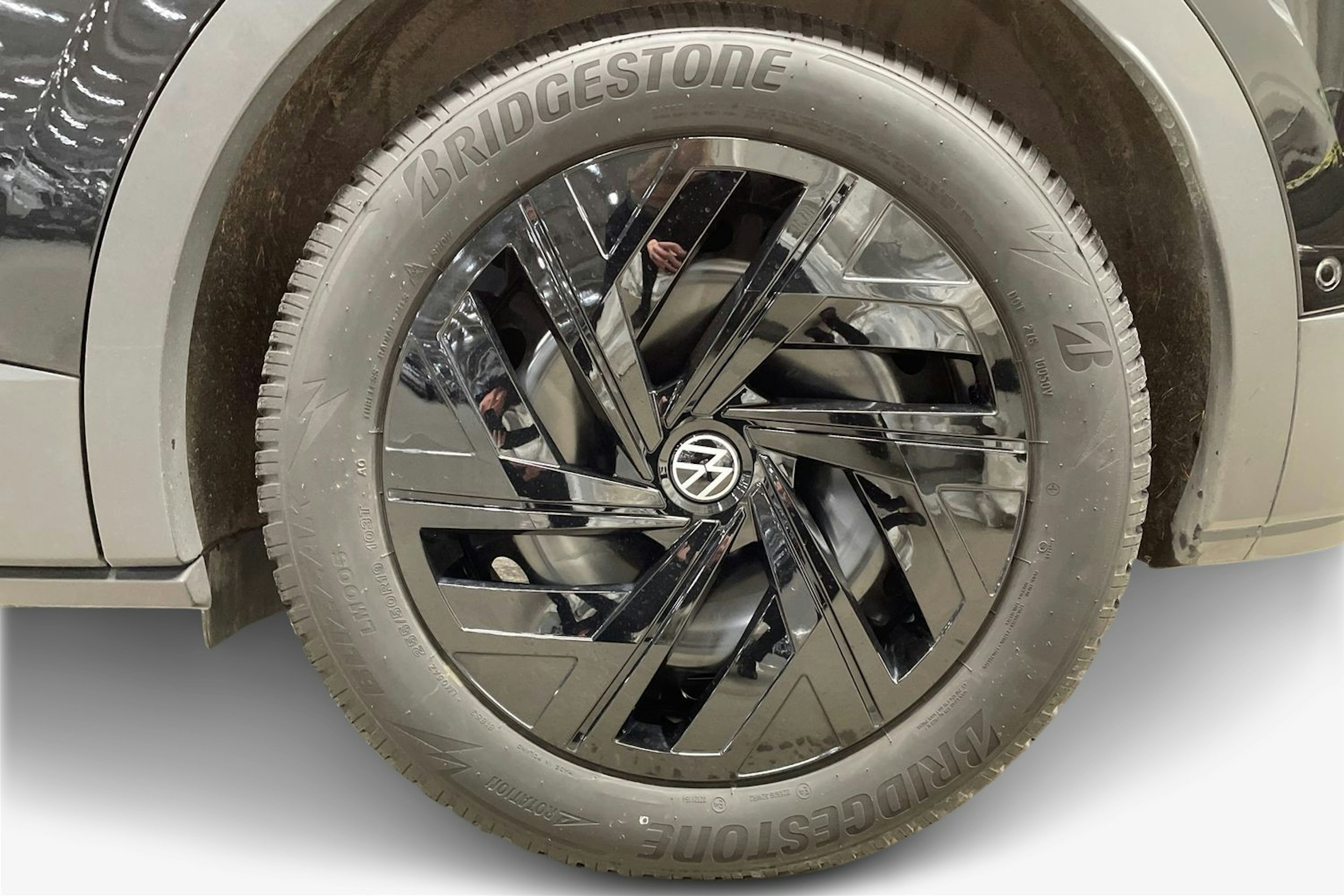 Musta Volkswagen ID.4 2023 kuva 11.