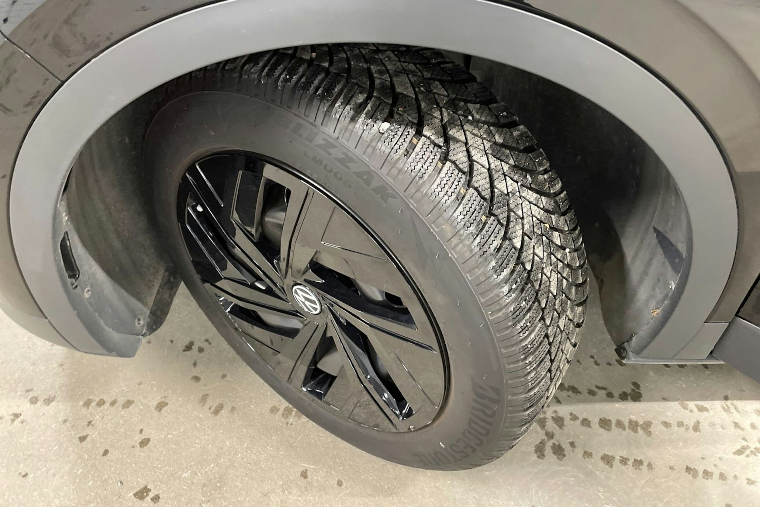 Musta Volkswagen ID.4 2023 kuva 13.