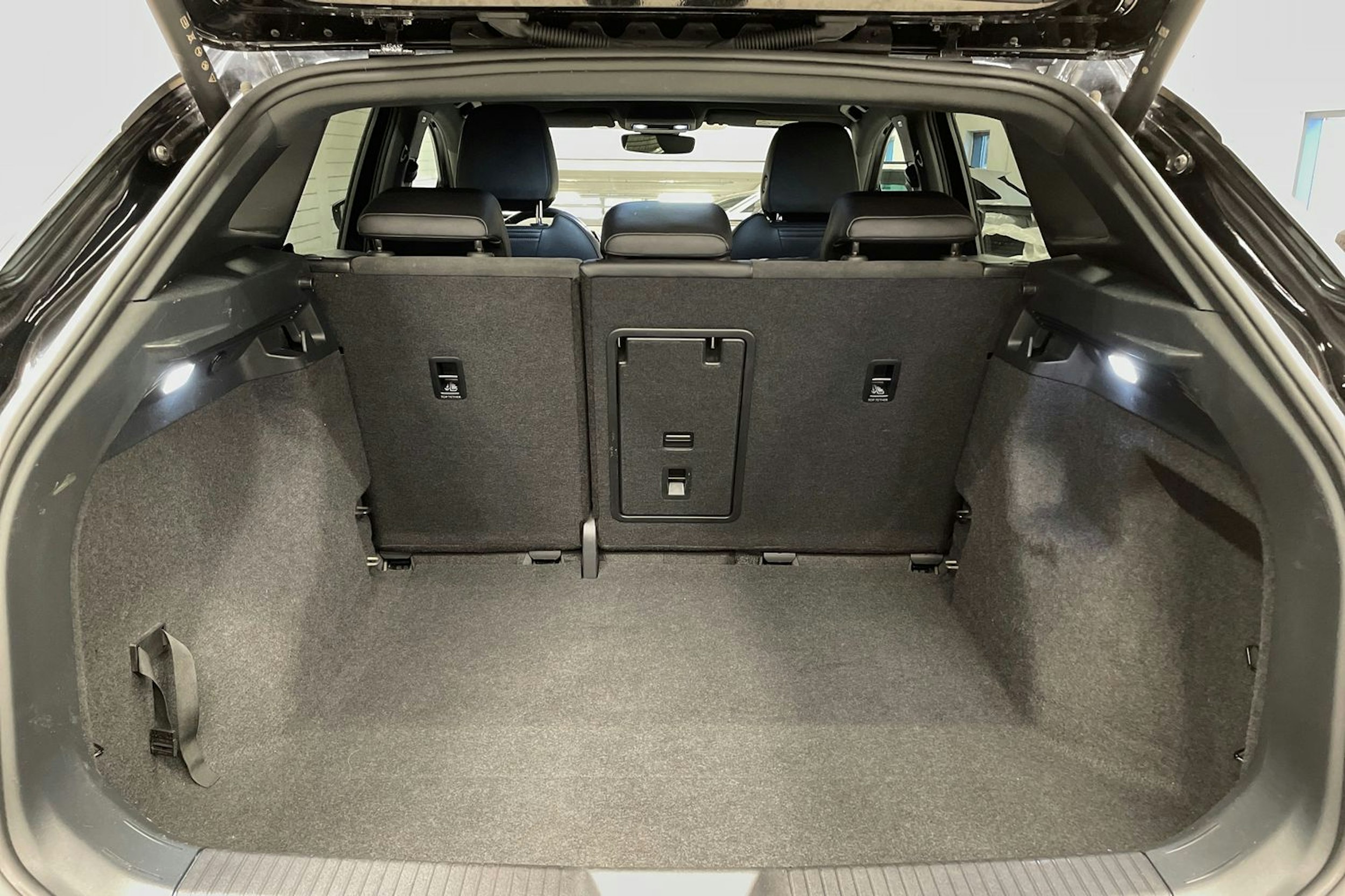 Musta Volkswagen ID.4 2023 kuva 15.